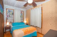 2B/1B Cabana AC and steps to the beach! With sparkling pool & Starlink Wifi