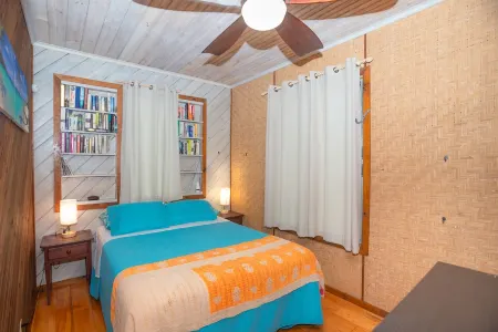 2B/1B Cabana AC and steps to the beach! With sparkling pool & Starlink Wifi