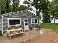 Cozy 3-bedroom Cottage on Metonga Lake with private dock