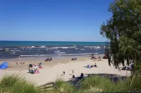 Cozy 3 bedroom cottage, short walk from the beach