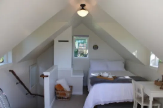 Private Hideaway, Wetland Views! Heather Cottage