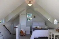 Private Hideaway, Wetland Views! Heather Cottage