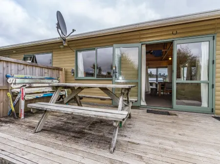 Traverse Cabin. Cosy three bedroom holiday home Отели рядом с достопримечательностью «Whakapapaiti Hut»