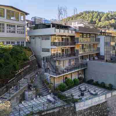 Allure Lake Front Hotel Exterior