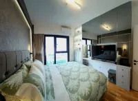 Diamond Residences 10th fl. Lux Apt. w/ City view and Free Parking Hotels near Плоштад „Македонија”