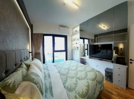 Diamond Residences 10th fl. Lux Apt. w/ City view and Free Parking Отели рядом с достопримечательностью «Спомен куќа на Мајка Тереза»