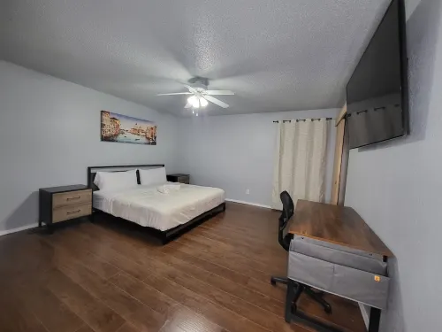 Family & Pet Friendly Getaway Close to Tinker AFB Hotel a Midwest City