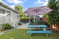 Roaring 20s Vintage Craftsman Home Downtown, Hot Tub, Pool Table