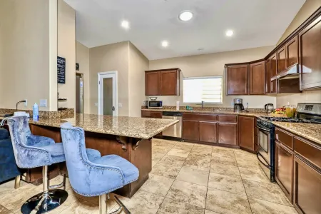 Private House with Pool and Spa Отели рядом с достопримечательностью «Desert Hot Springs Chamber-Commerce»