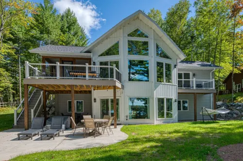 Up North- Brand New- Lake Front House- 4 bedrooms, 3 baths