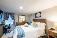 Cozy Pigeon Forge Suite • Hot Tub, Views & Near Dollywood - Honeycomb's Suite