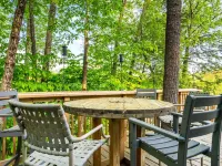 Kettle Cove Cabin. Lake Sebago Beach Access. Fire pit. Grill. Blackstone. Games Hotels in Casco