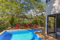 Incredible Tropical Retreat Full of Monkeys, Sloths, Toucans and much more