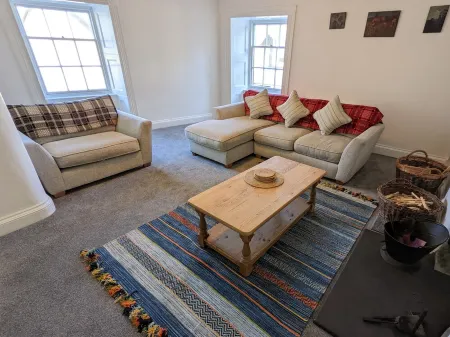 Spacious 3 bed apartment with castle view