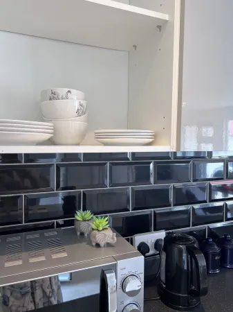 Cozy and modern studio in prime location-perfect for your getaway Отели рядом с достопримечательностью «Hove Museum and Art Gallery»