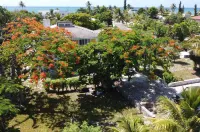 Lovely 1 bedroom, steps from the beach, car available