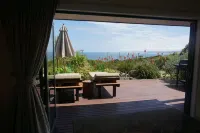 Whenua Apartment with Spa Pool minutes from Surf Breaks Hotel a Raglan