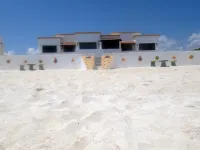 Secret Beach Fish Villa - on Beach - Private Pool - Owner is a Chef - Very Safe! Hotels in 