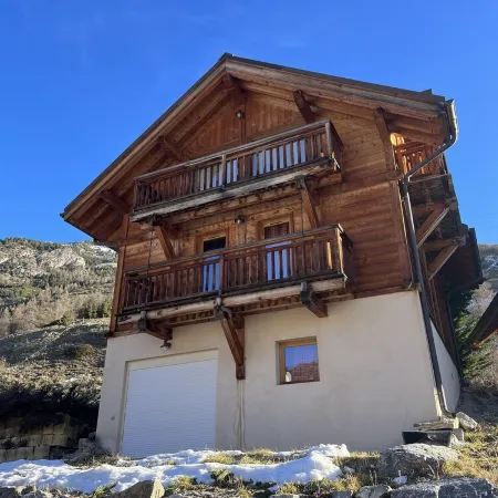 Luxury chalet 160 m2 for 10 people, shuttle bus at 50m, 3mn from the lifts