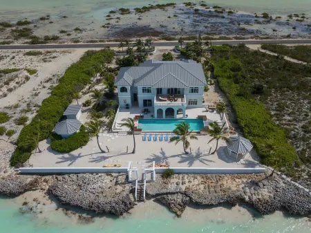 NEWLY REMODELED Luxury Turtle Tail Villa w/ Private Beach!