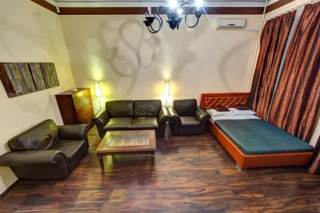 78 street Saksaganskogo Отели рядом с достопримечательностью «Андреевский спуск»