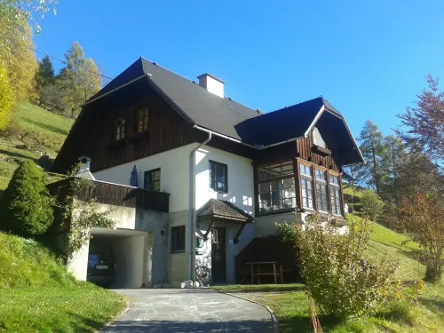 Suns apartment at the foot of Tockneralm at 1400m above sea level with fantastic Au