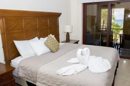 Faro 204: Nice apartment with ocean view, steps away from 5th Av.