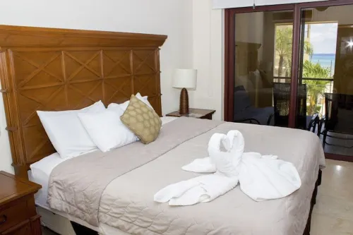 Faro 204: Nice apartment with ocean view, steps away from 5th Av.