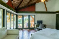 Newly remodeled Ocean view villa- Staff included, golf carts available. Hôtels à : 
