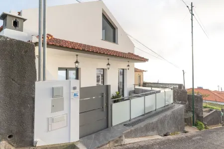 Casa ZÈ, Tranquility, a Refuge in Arco da Calheta