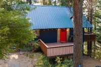 Hot Tub @ Hawkeye's Nest with Peek-A-Boo View