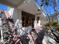 The Retreat - cozy cottage nestled in apple orchard with gorgeous mountain views