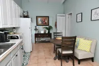 Hidden Gem- Charming Winter Escape to Island Life!