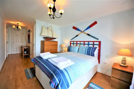 Apartment With Sea Views Of South Sands Beach, Salcombe With Parking for 2 cars.