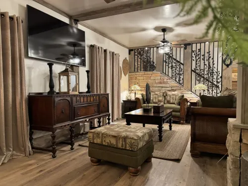 Rustic Solitude 5Bdr/4Bth/2940 sqft Luxury Lodge