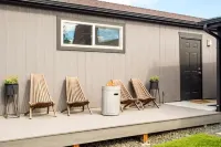 NEW!! Modern 2 Bed/2BA House - walkable to Olde Town!