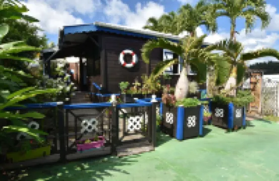 Charming Bungalow with Swimming Pool, All Comfort. Classified  by Atout France. Hotels in 