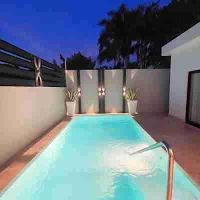 Fanta Sea: Luxe Villa, Pool, 4 Min Drive to Beach Fitness & Recreational Facilities