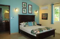 Las Casitas of Villa Paraiso / Beachfront with Private Pool