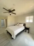 Newly Built 2-Bedroom Villa Short Walk From Beach & Minutes away from Airport! Hotel a 