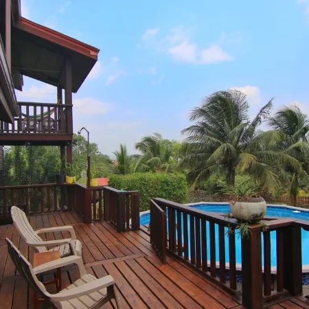 Beautiful Home with Mountain Views and Pool