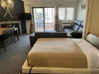 Attitash Mountain Resort Condo- 3 Floors, Sleeps 12- Story Land, Ski, Shop, Golf