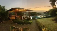 Jungle, waterfall, sea view, 5 minutes from beach, lap pool & gym. Bird watching 住宿飯店