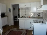 Heart of Hillsdale 1 Bdrm, Work,Cook, Relax Wifi Downtown Apartment Queen Bed