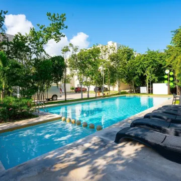 Luxury Apartment with Poll