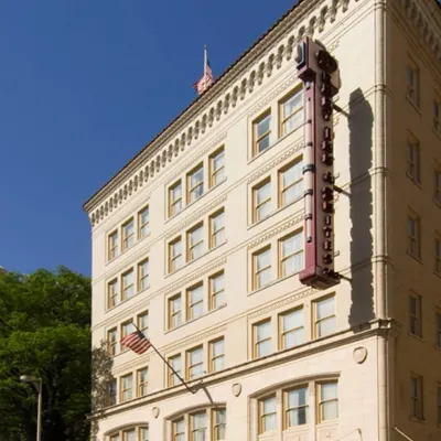 Drury Inn & Suites San Antonio Riverwalk Hotels near San Antonio River Walk