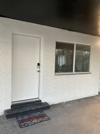 Adorable Studio by SLCC Отели в г. Тейлорсвилл