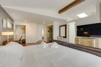 Kenmore Retreat w/ Shared Hot Tub - 1 Mi to Lake!