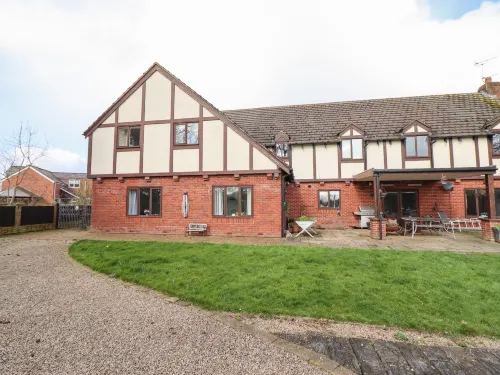 Maesbury Manor Hotels in Oswestry