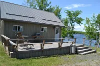 Birchland Cottages Hotels in Huron Shores